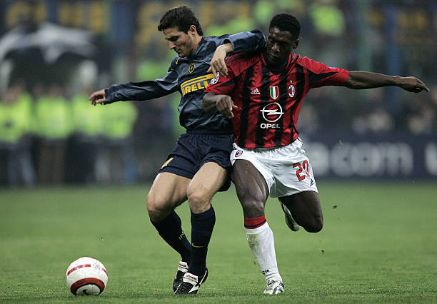 显示了足球 显示了足球